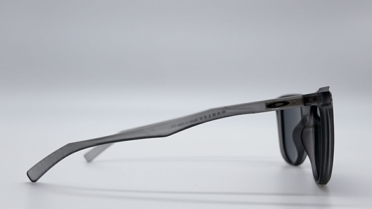OAKLEY