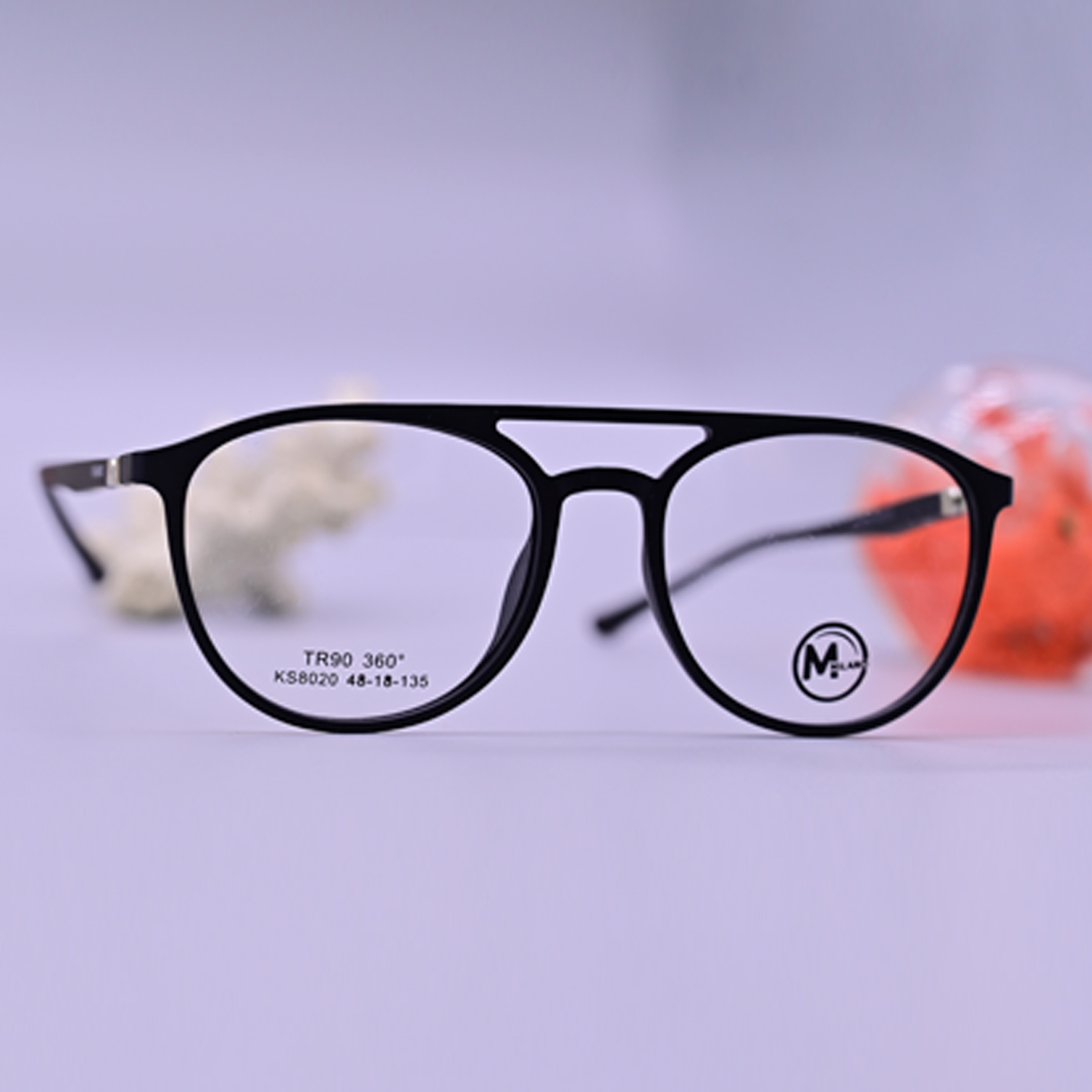 نظارة طبية ماركة ميلانو موديل 8020 بإطار كامل أسود مطفي وتصميم دائري هندسي مع جسر أنف مزدوج وأذرع انسيابية أنيقة.